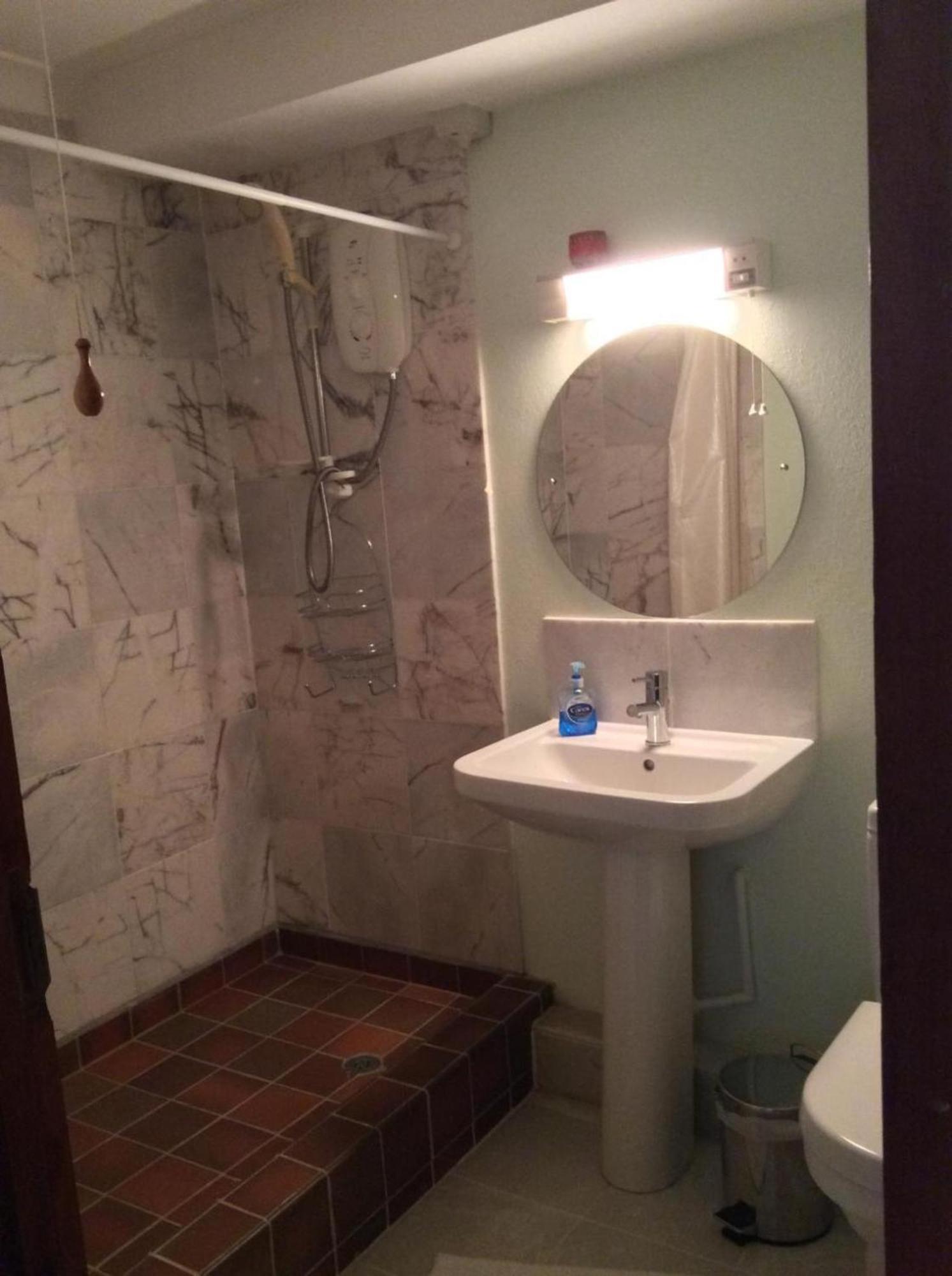 Room In Guest Room - Orchard Manor, Fore Street, Probus, Cornwall ترورو المظهر الخارجي الصورة